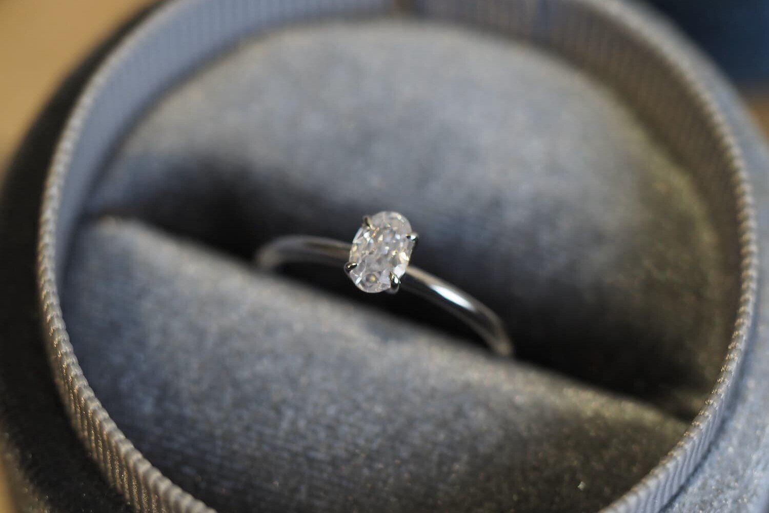 Oval diamond ring solitaire simple design