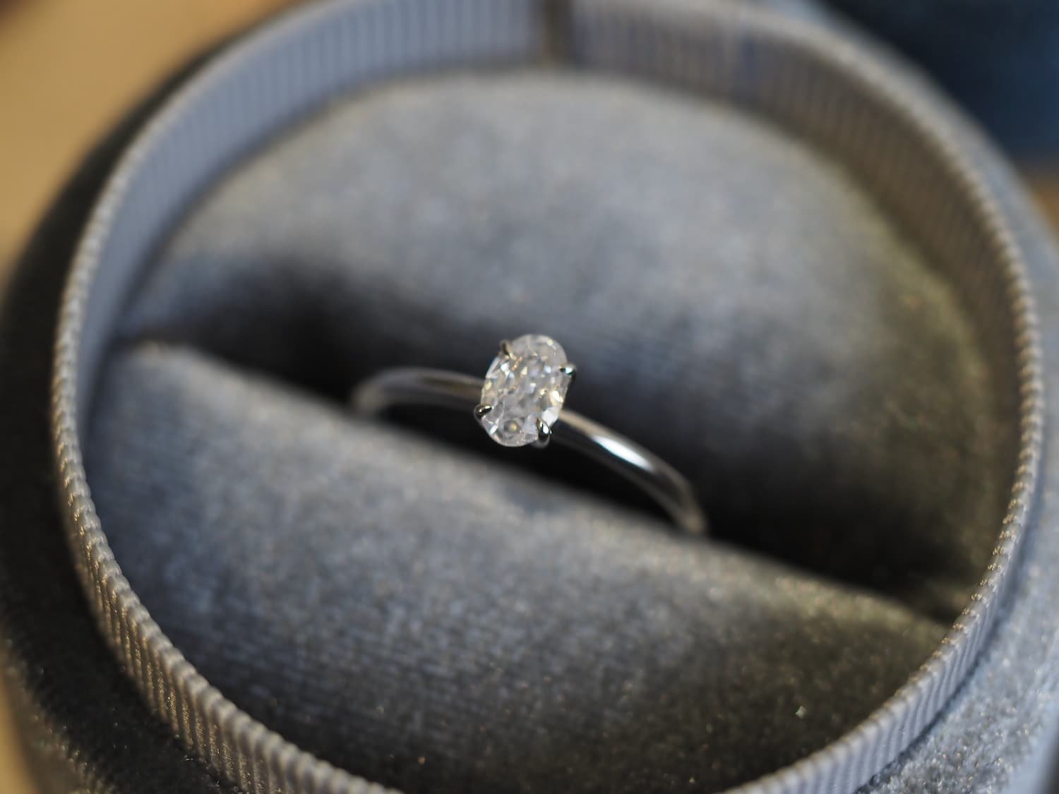 Oval diamond ring solitaire simple design