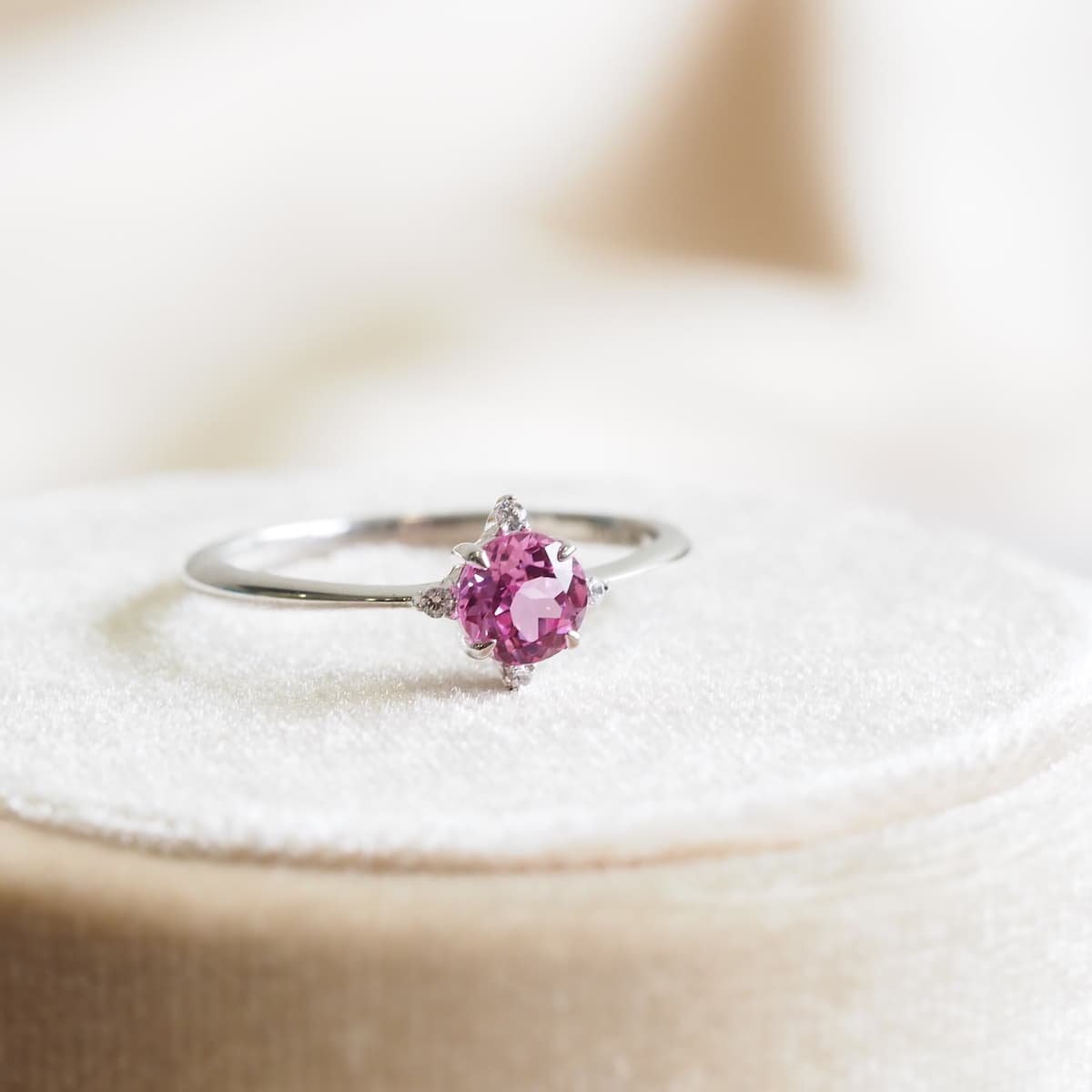 gold and sapphire ring