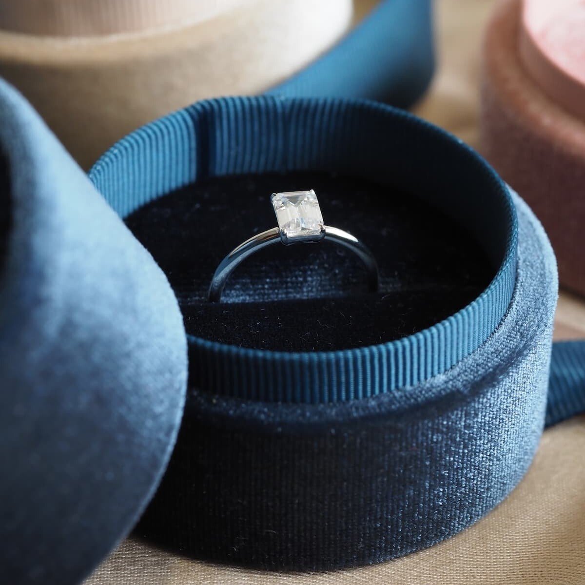 Barcelona emerald diamond ring