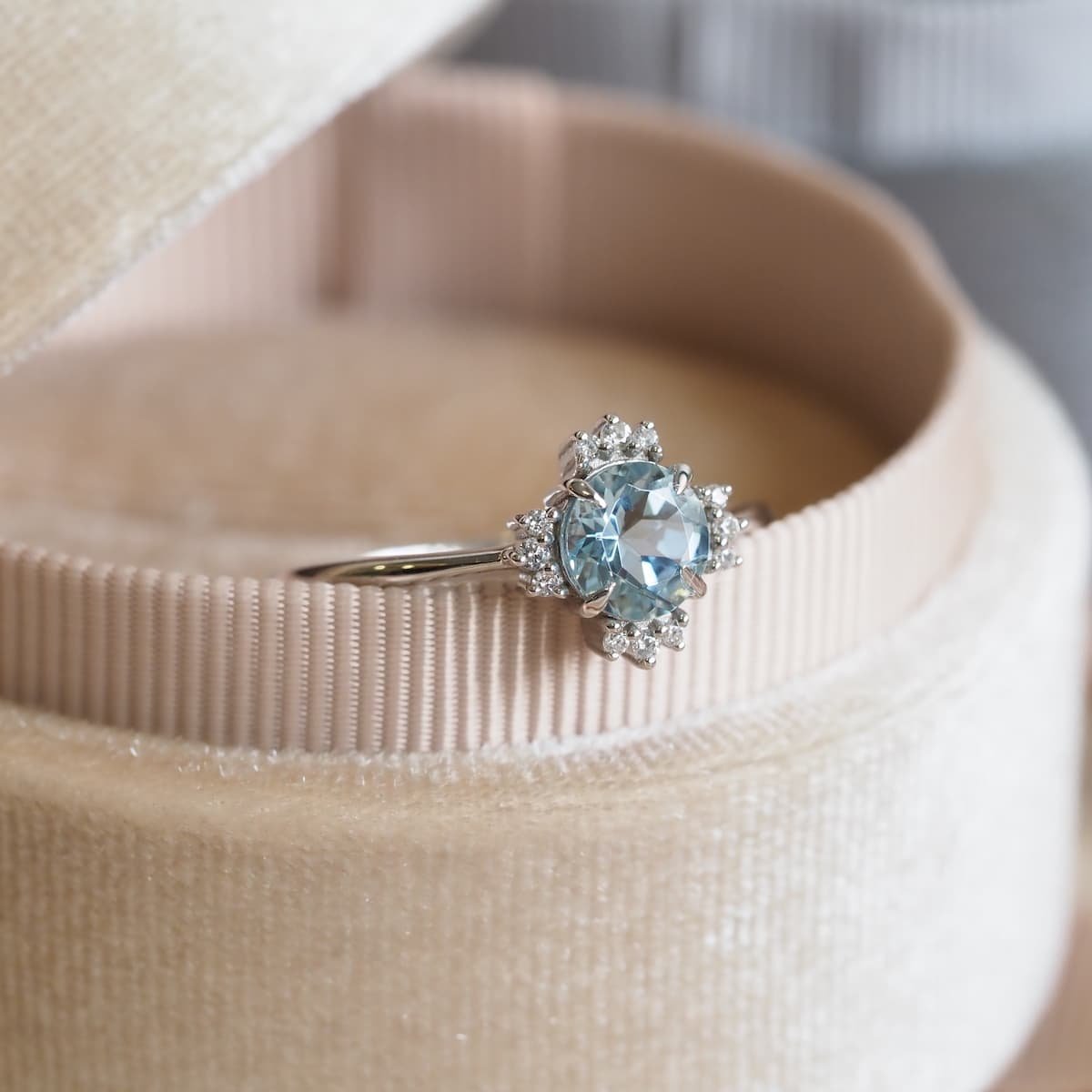 Lab grown aqua blue diamond trilogy ring in platinum – Aardvark Jewellery