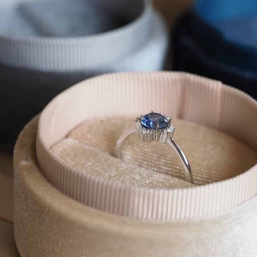 colors of blue sapphires