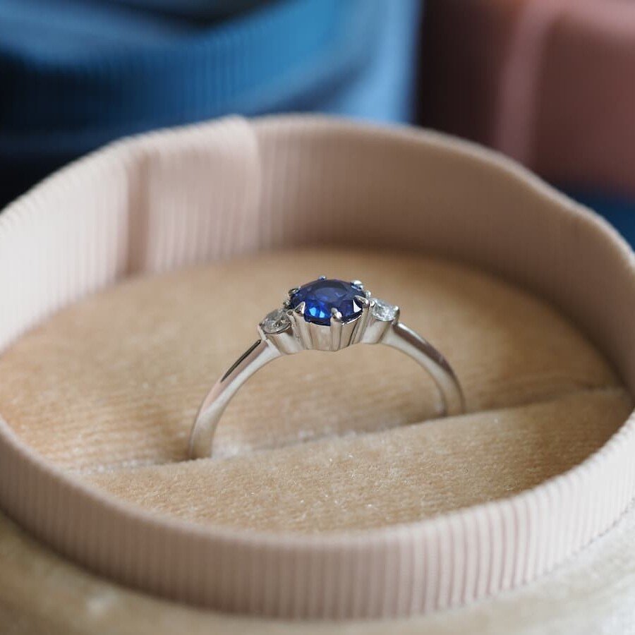 Engagement Ring Blue sapphire