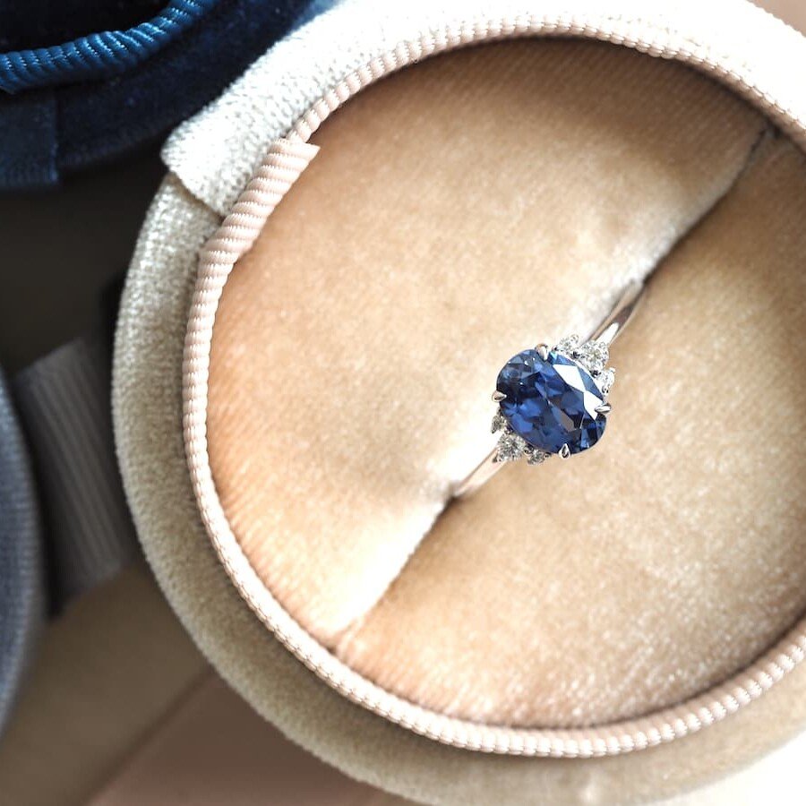 blue sapphire gold ring