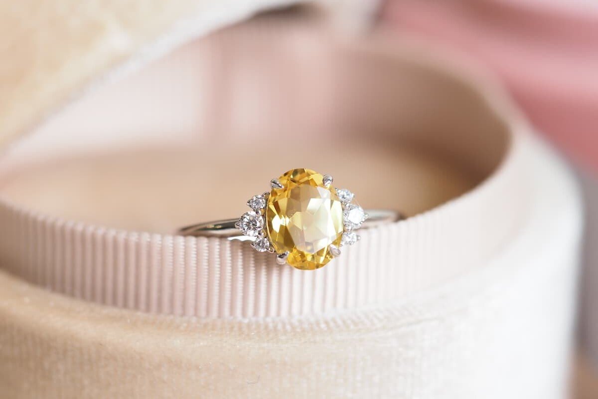 yellow sapphire gold ring stunning